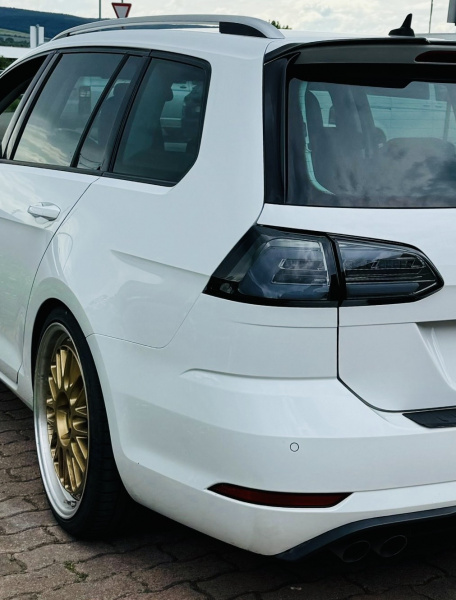VOLL LED Upgrade Design Rückleuchten Set für VW Golf 7 Facelift Variant (Kombi) 17-20 rauch mit dynamischem LED Blinker